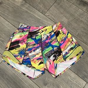 Lululemon Hotty Hot Low-Rise Lined Short 4”